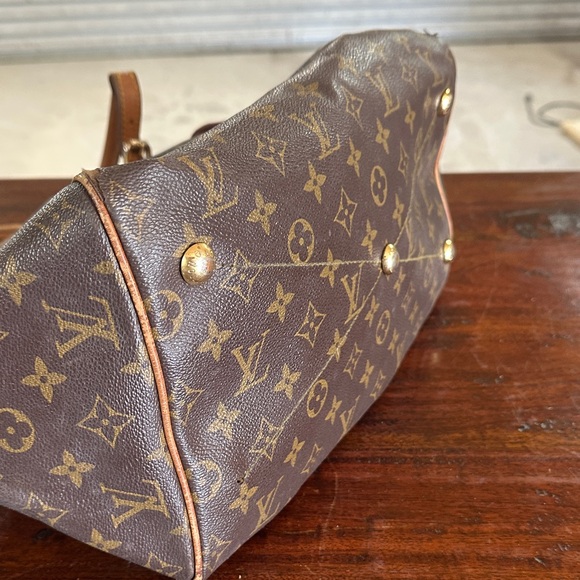 Louis Vuitton Tivoli GM Monogram Satchel with Tan Accents - Picture 4 of 11